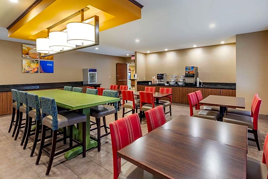 Comfort Inn & Suites North Dallas-Addison