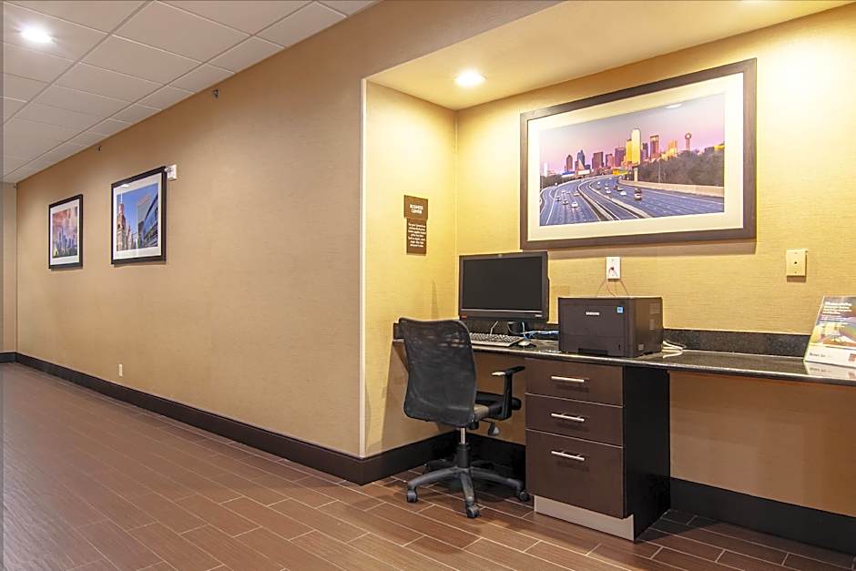 Comfort Suites NW Dallas Near Love Field