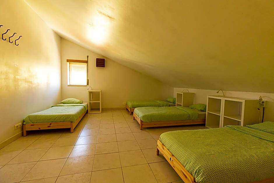 Pineapple Surf House