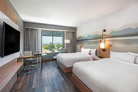 Two-Bedroom Suite with Two Queen Beds, One King Bed, Bathtub and Sofa Bed - Mobility Access
