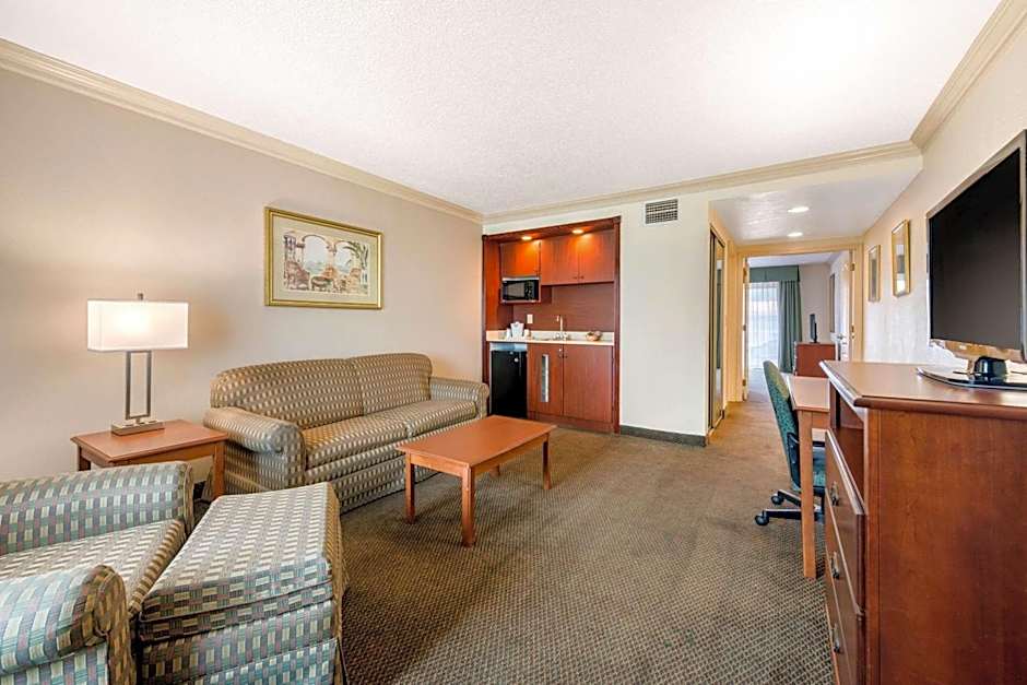 Quality Inn & Suites Tarpon Springs South