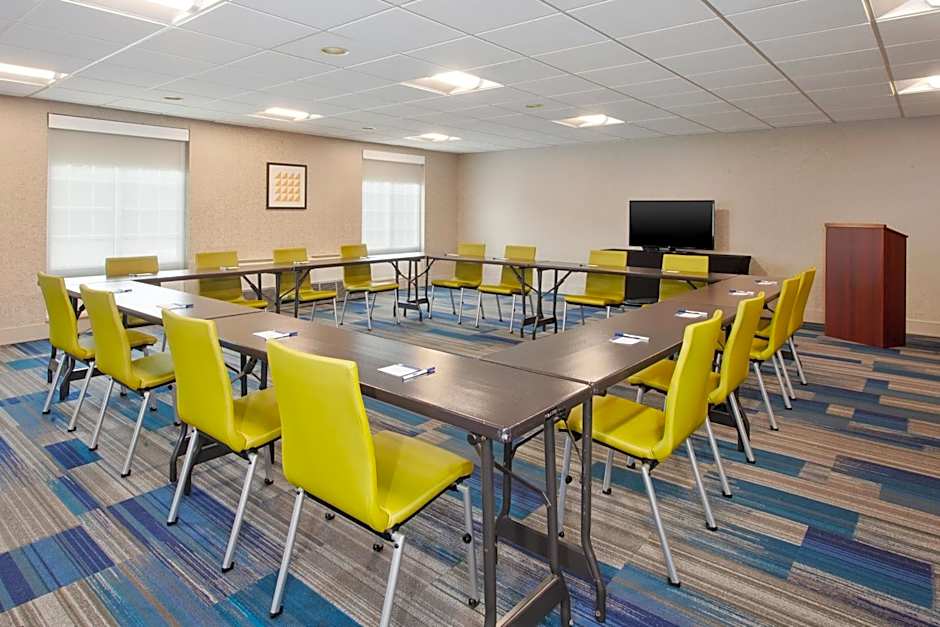 Holiday Inn Express Hotel & Suites Warrenton By IHG