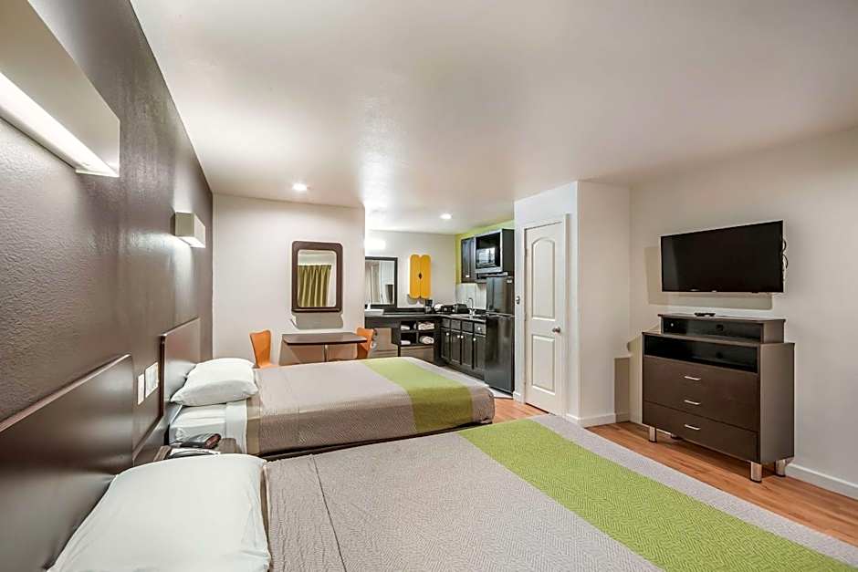 Studio 6-Huntsville, TX