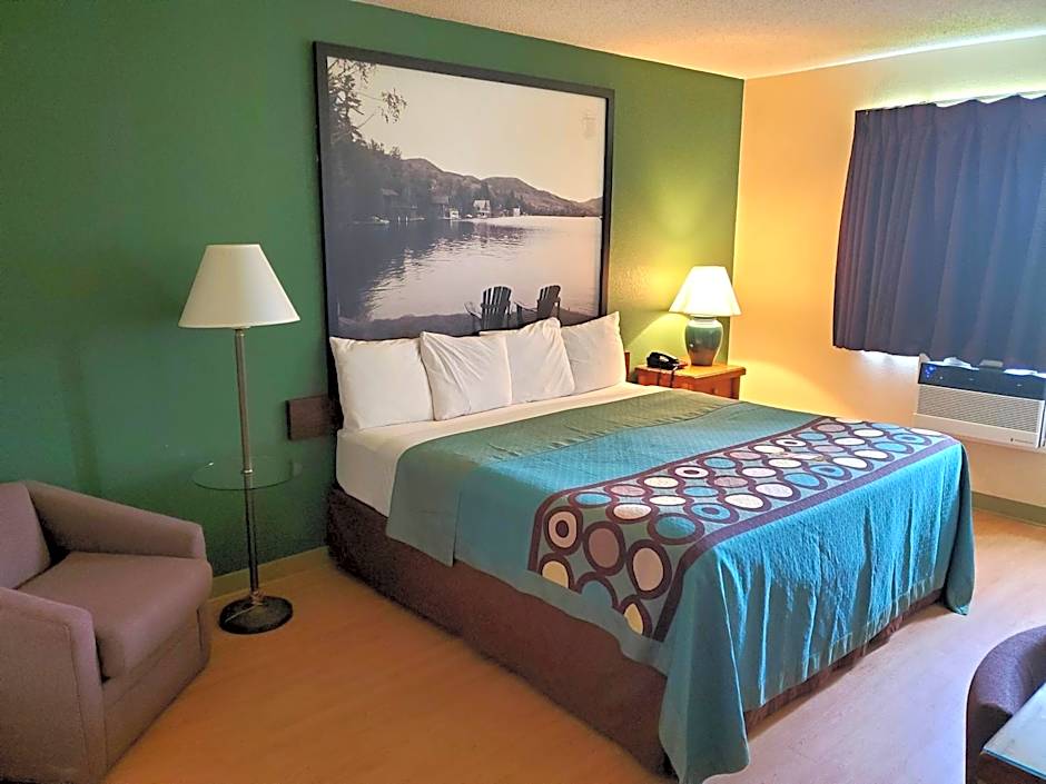 Super 8 by Wyndham Ticonderoga