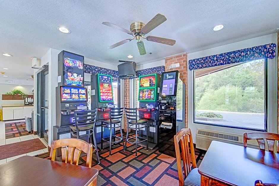 Capital O Amerihost Inn and Suites Fulton Hwy 54 MO