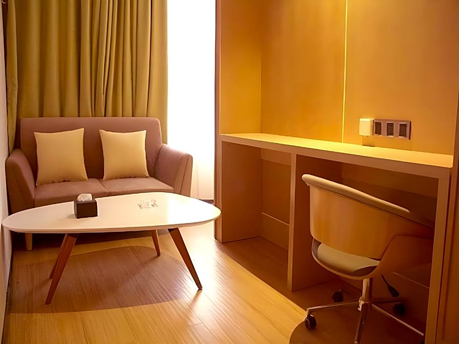 IU Hotel Yulin Zhonggang RT Mart