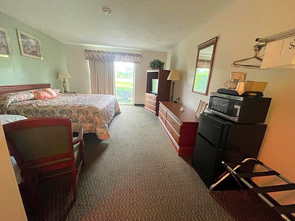 Colonial Brick Inn & Suites