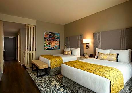 Deluxe Queen Room