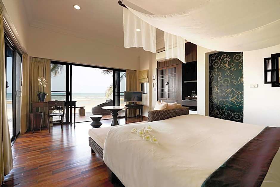 Photo 1 of 9 of 1 King Bed Suite, Ocean View