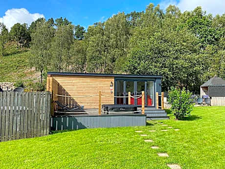 One-Bedroom Ground Floor Moddpod (Not Pet Friendly/Outdoor Hot tub) Chaffinch