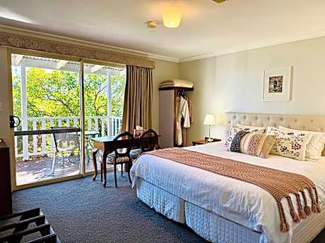 King Balcony Garden View