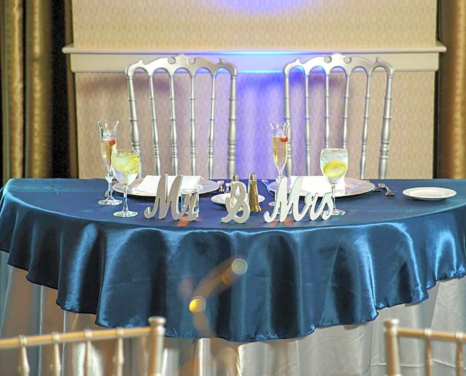 DoubleTree Suites by Hilton Hotel Boston - Cambridge