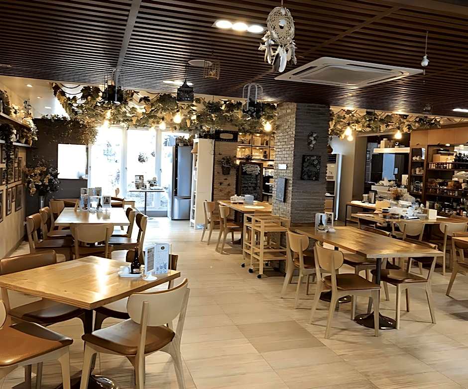 Caza V1 Serviced Apartment