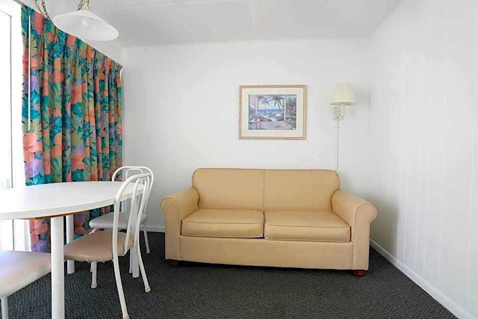Commander by the Sea Motel