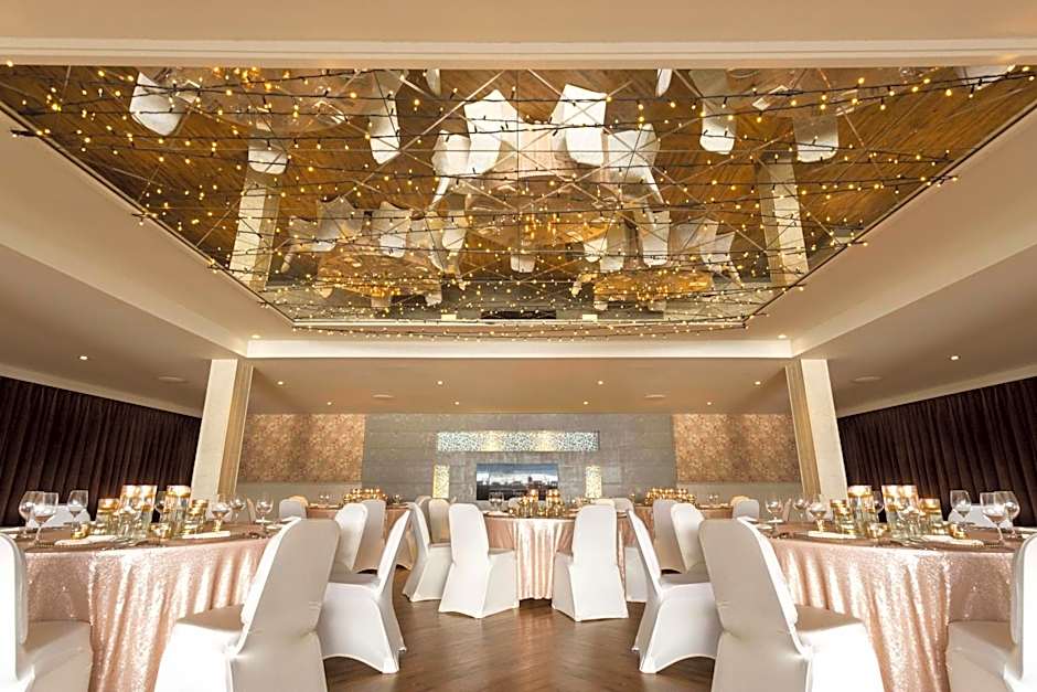 DoubleTree by Hilton Edinburgh - Queensferry Crossing