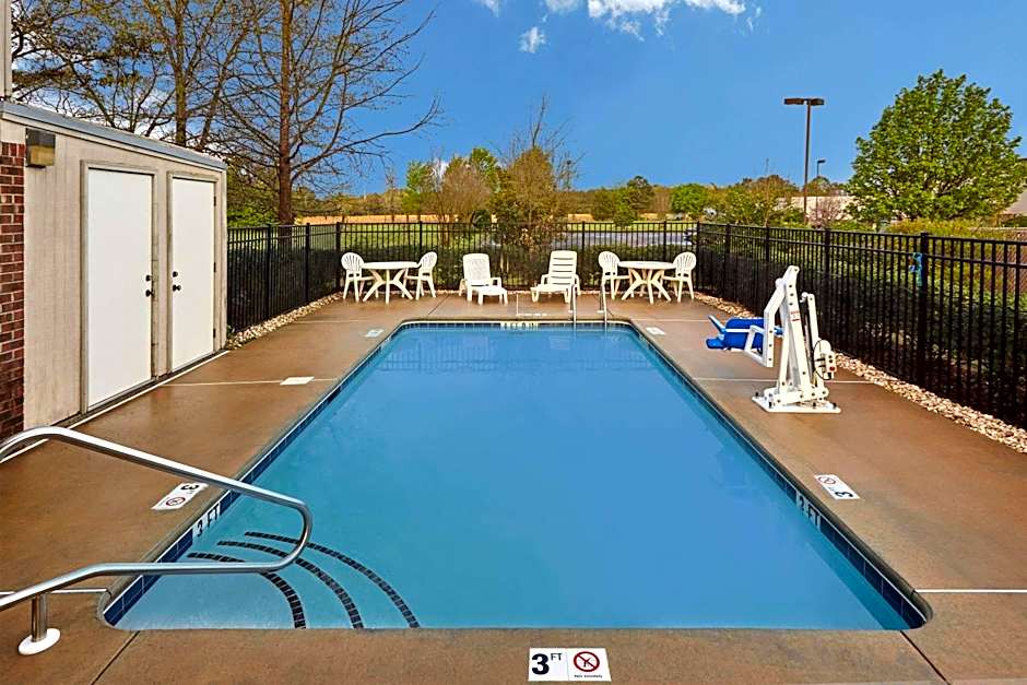 Super 8 by Wyndham Greenville