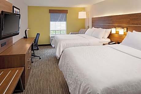 Standard Queen Room with Two Queen Beds and Roll-In Shower - Mobility Access