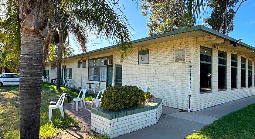 Lazy River Motor Inn