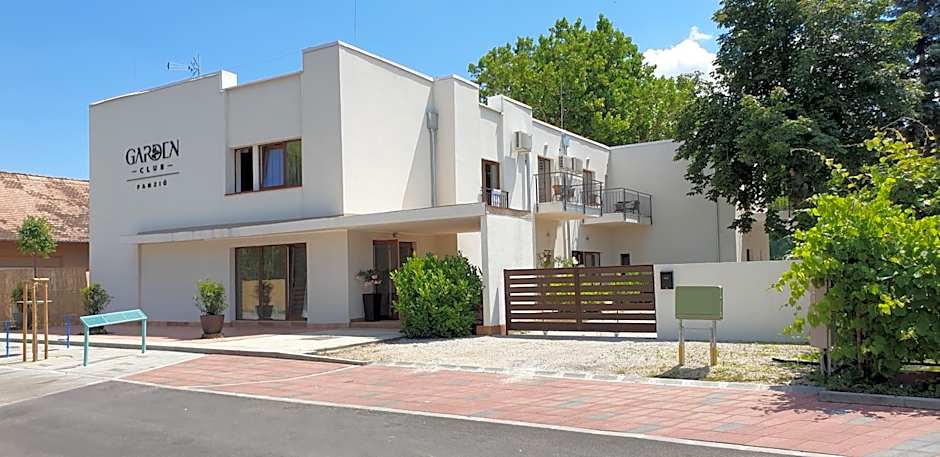 Garden Club Panzió