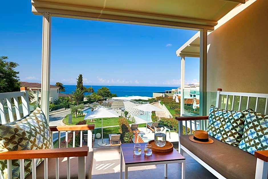 Alexandra Elegance Bridging Generations