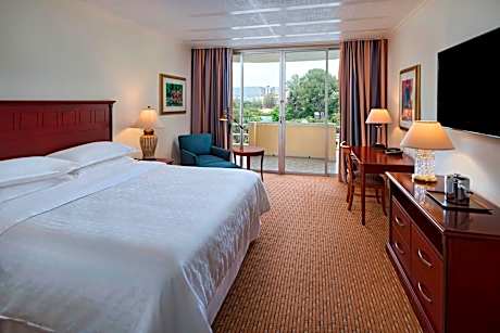 Deluxe Room Single, Guest room, 1 King, Balcony