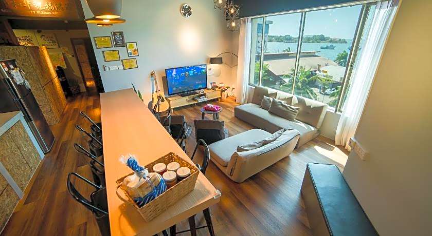 Homy Seafront Hostel