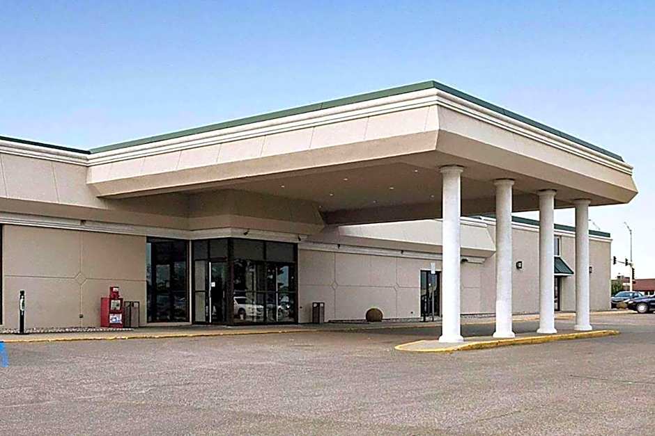 Baymont by Wyndham Jamestown Conference Center & Water Park