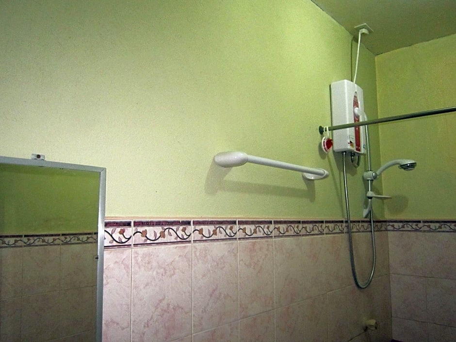 RedDoorz @ July's Haven Seaside Pension Camiguin