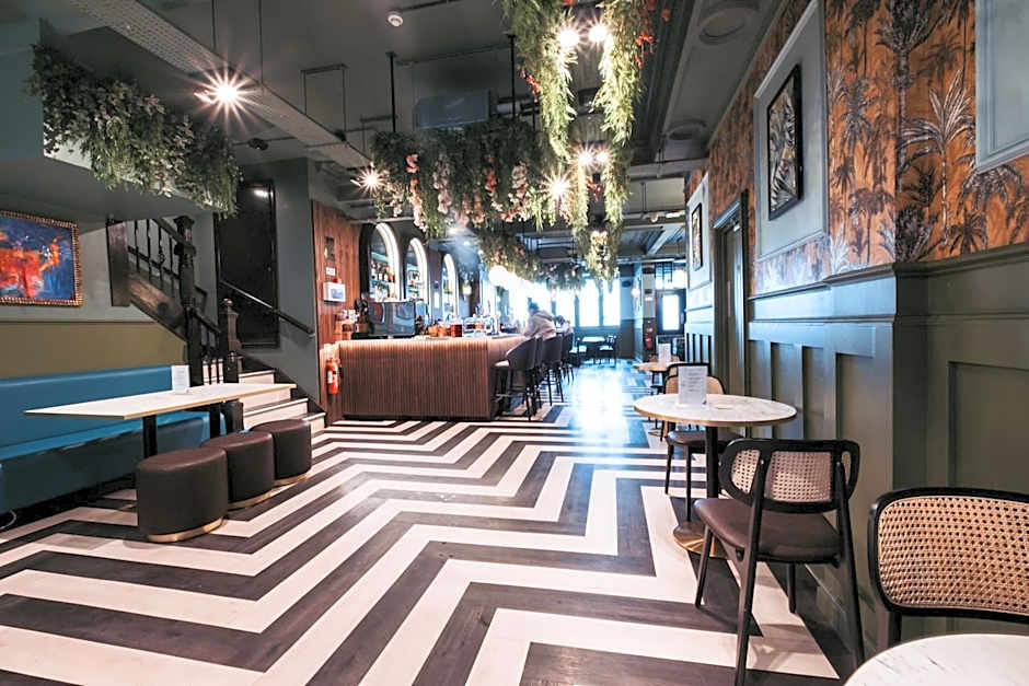 The Royal Bar & Shaker