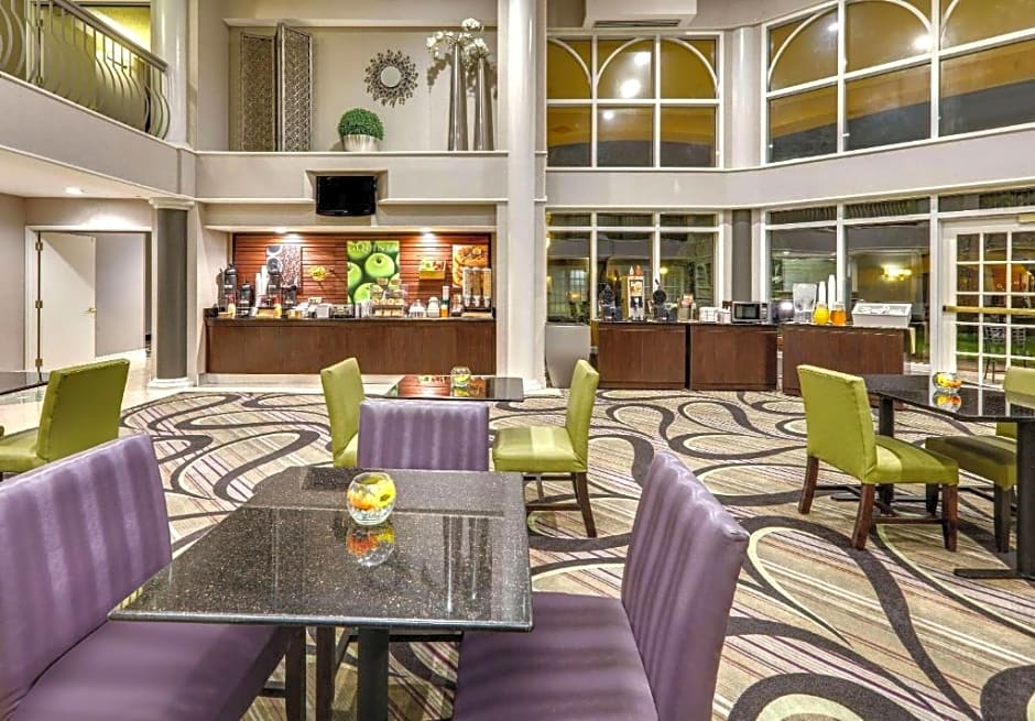 La Quinta Inn & Suites by Wyndham Dallas Addison Galleria