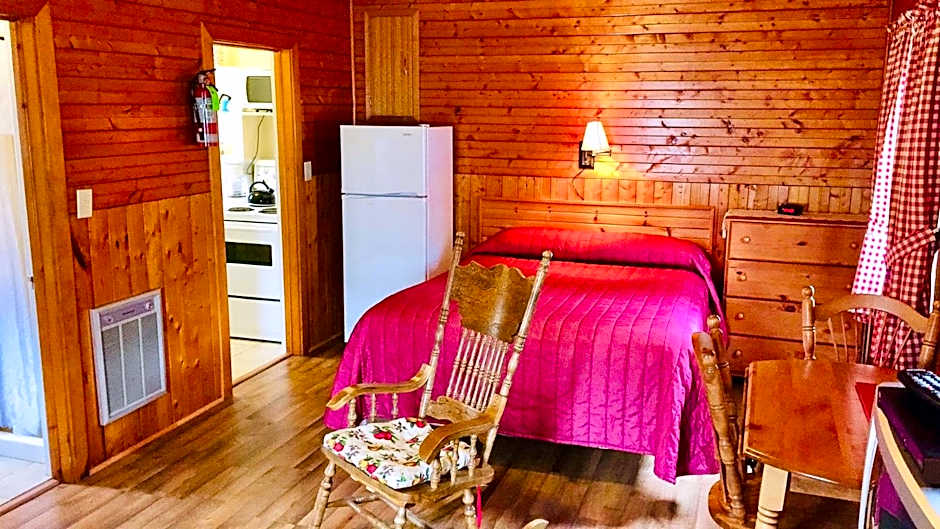 Green Gables Bungalow Court