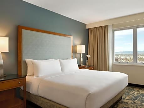 Premier King Suite with Mountain View