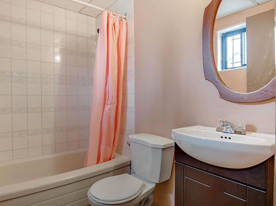 Falls Inn Near Casino Niagara By OYO