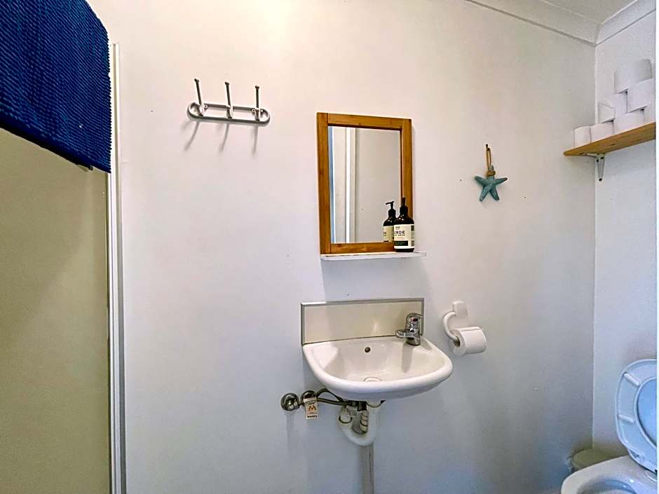 Nautique Beach House - Rustic and Charming, Walk 2 Beach & Shops