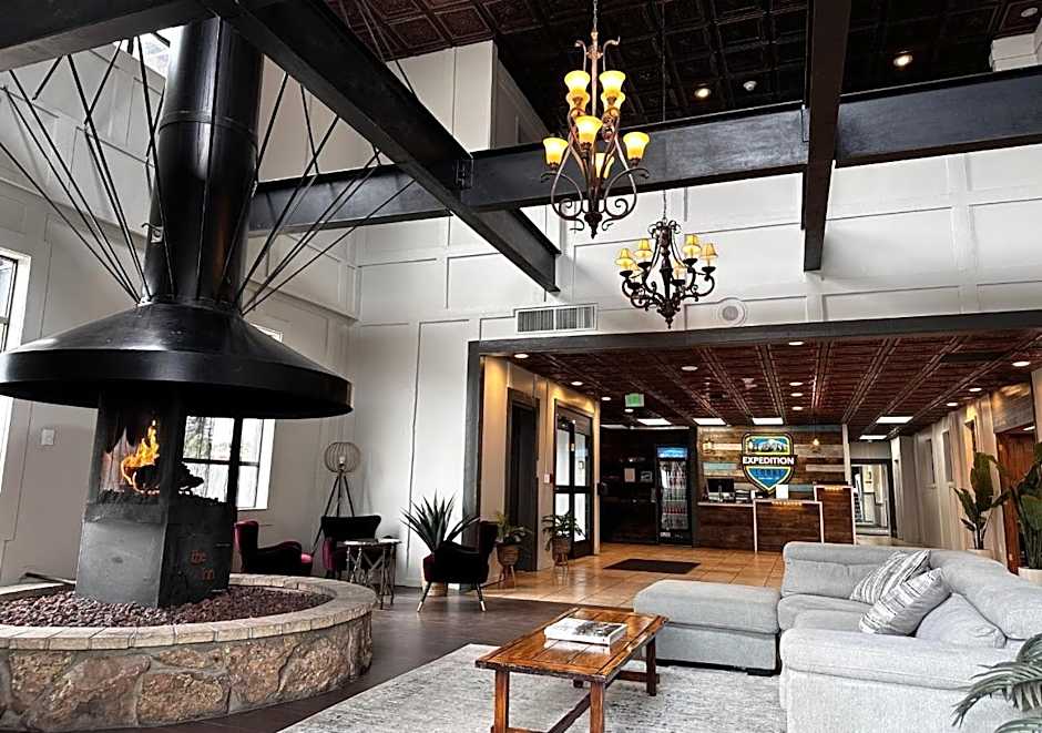 Expedition Lodge Estes Park at Rocky Mtn National Park