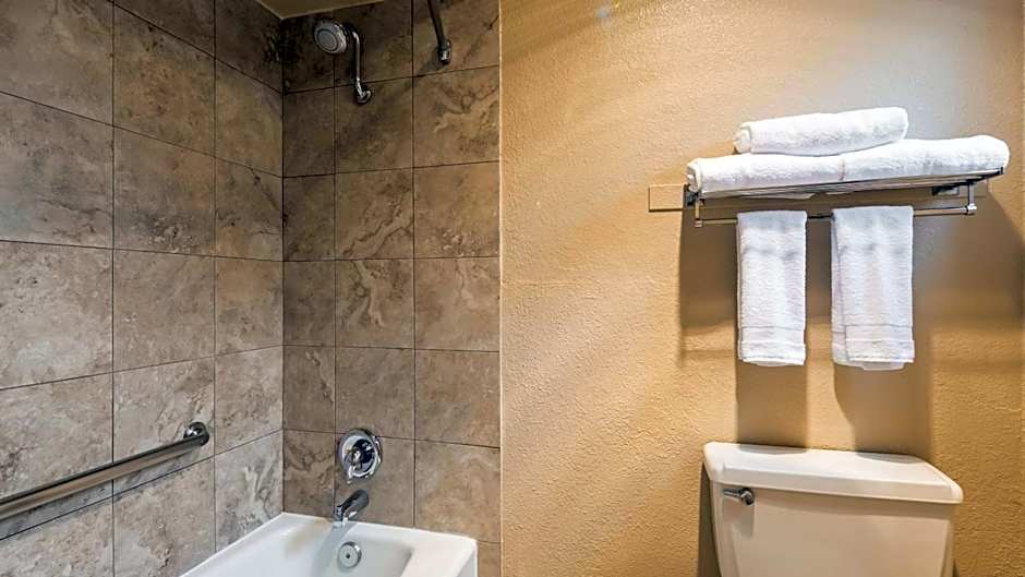 Best Western Lakewood Motor Inn