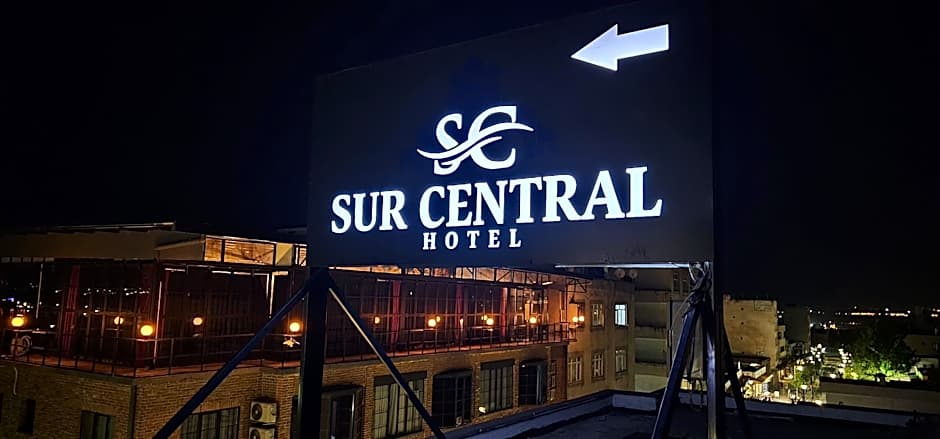 Photo 1 of 22 of Sur Central Hotel