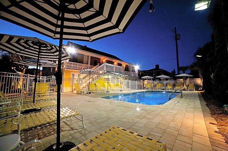 The Georgianne Inn & Suites