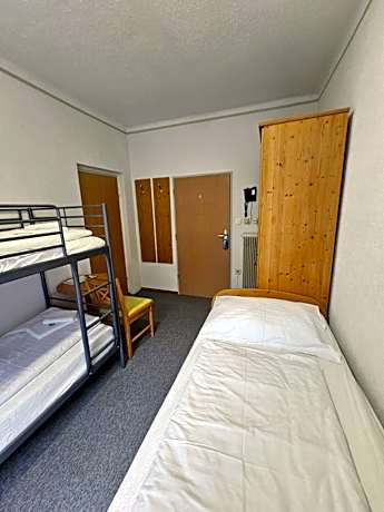 Economy Triple Room