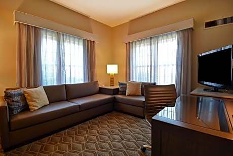 Suite with Two Queen Beds and Roll-In Shower - Mobility and Hearing Access/Non-Smoking