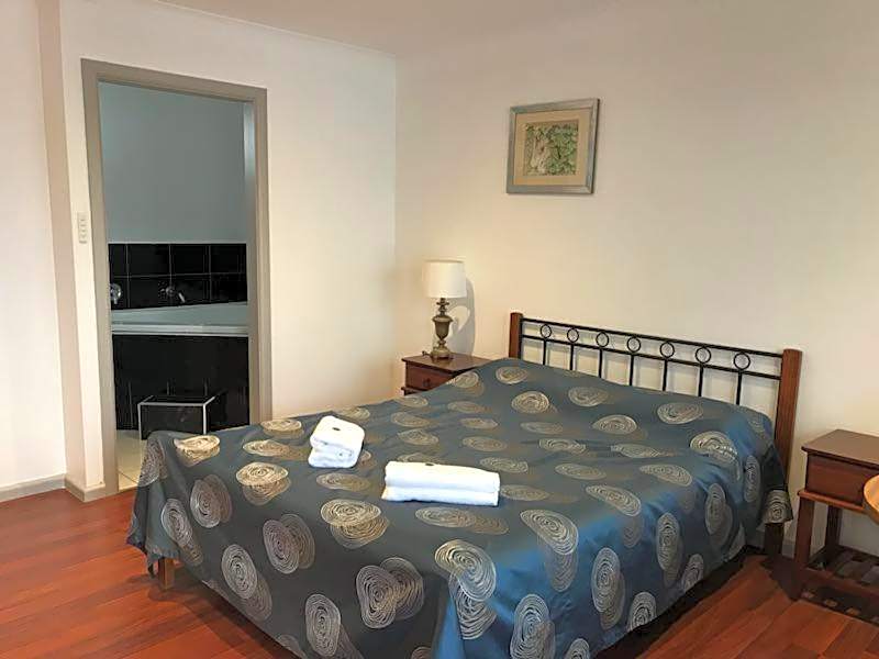 Beaconsfield Lodge Motel