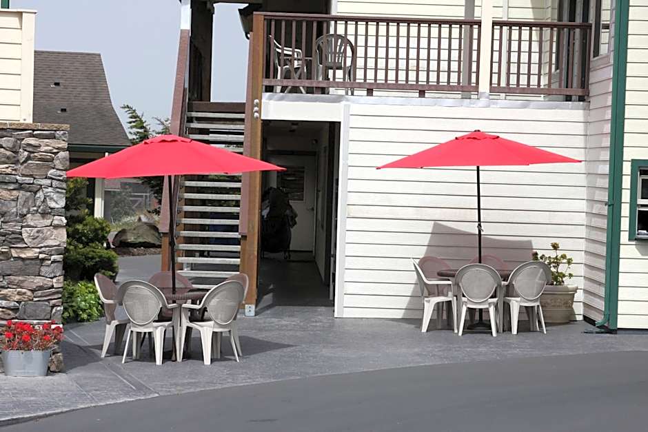 Emerald Dolphin Inn & Mini Golf