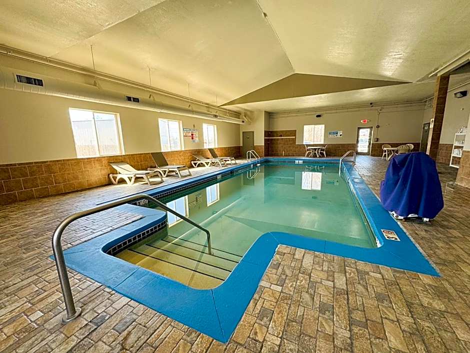 Days Inn & Suites by Wyndham Cedar Rapids