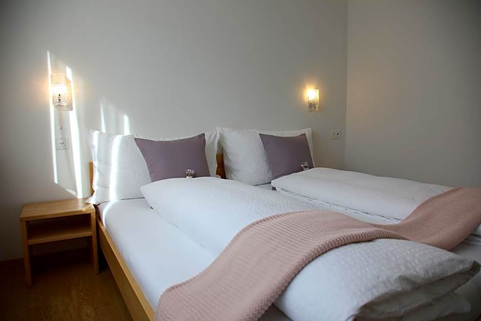 Hotel B&B Stossplatz anytime and easy self Check-in