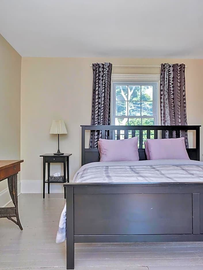 Wind & Waves - Wellington waterfront with Satellite TV & fire pit