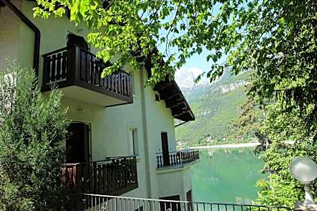Double or Twin Room with Balcony and Lateral Lake View