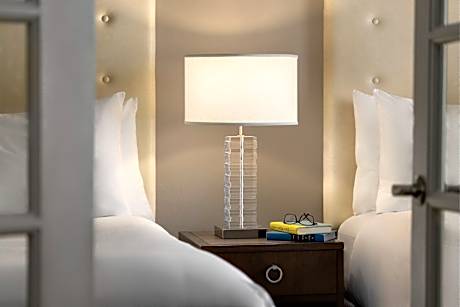 Presidential Suite, 1 King, Corner room