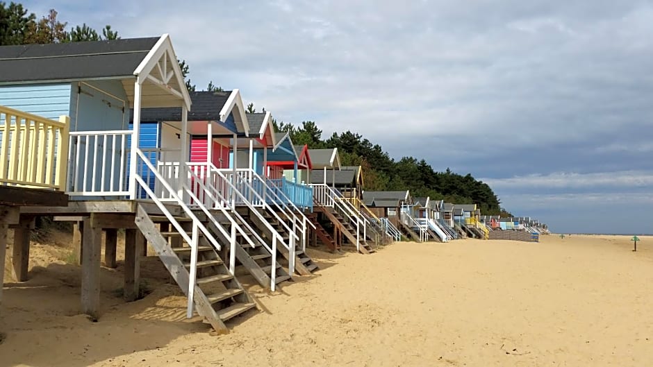 AnchorageWells Entire Cottage OR a King Ensuite on Room Only