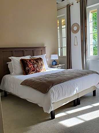 Queen Room with Pool View