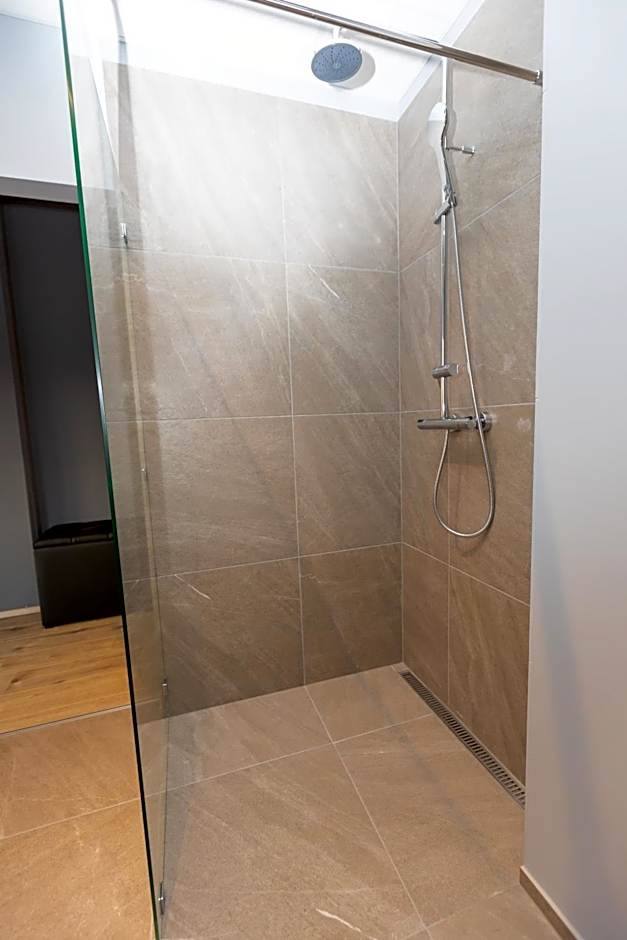 Akureyri Lux Apartments with hot tub access